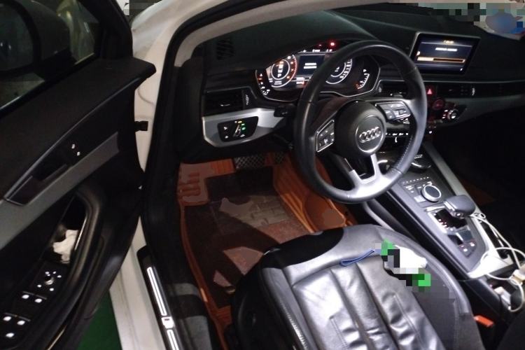Used Audi A4L 2019 40 TFSI Fashion Edition China VI Emission Standard Driver Seat