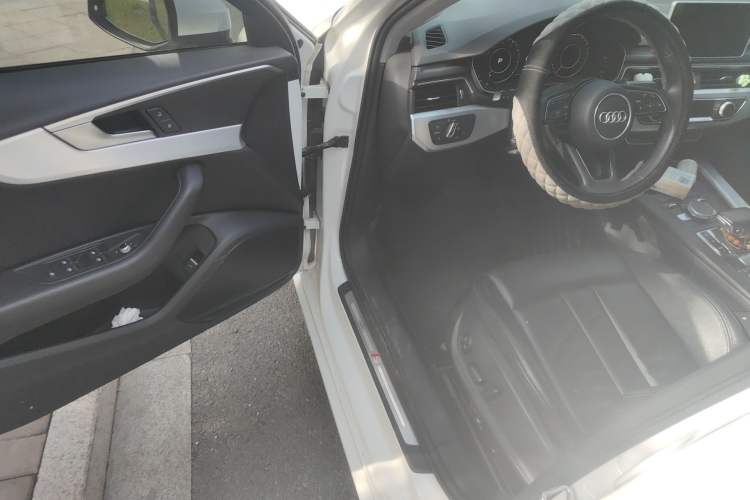 Used Audi A4L 2019 40 TFSI Fashion Edition China VI Emission Standard Driver Seat