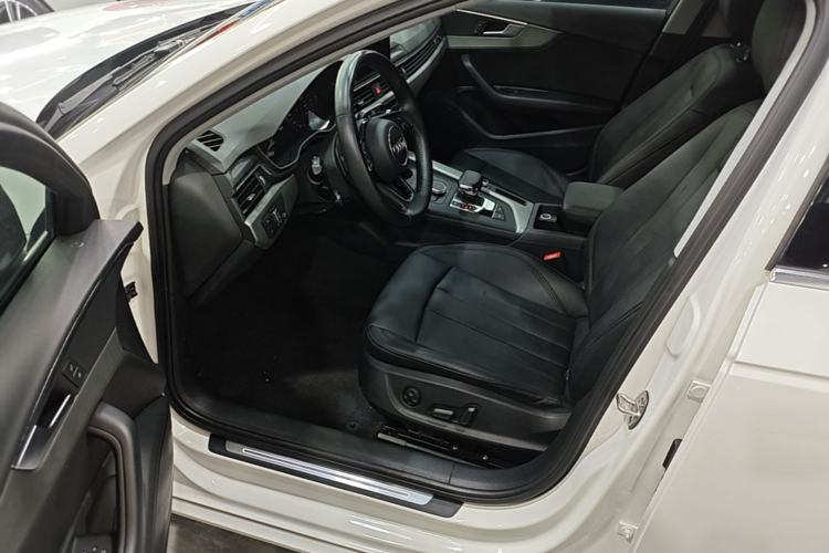 Used Audi A4L 2019 40 TFSI Ambition China VI Driver Seat