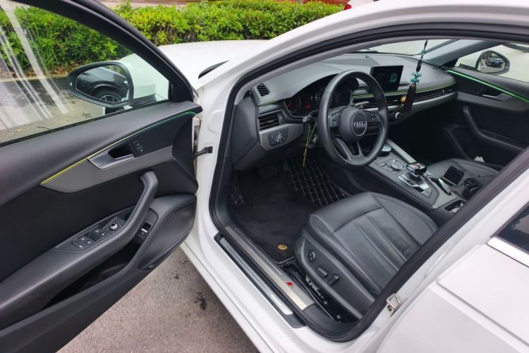 Used Audi A4L 2019 40 TFSI Ambition China VI Driver Seat