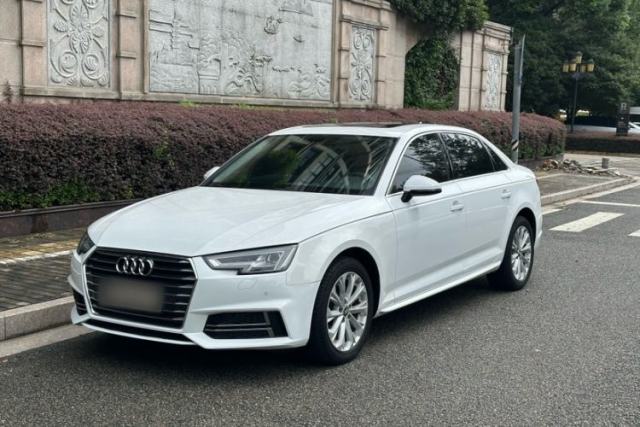Audi A4L 2019 40 TFSI Ambition China VI مستعملة