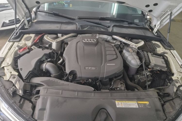 Used Audi A4L 2019 40 TFSI Fashion Edition China VI Emission Standard Engine Bay