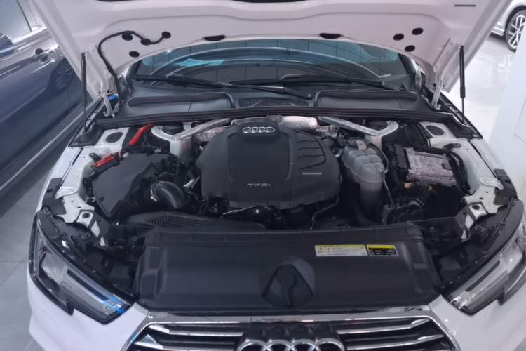 Used Audi A4L 2019 40 TFSI Ambition China VI Engine Bay