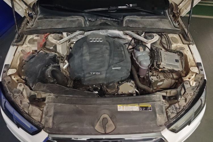 Used Audi A4L 2019 40 TFSI Ambition China VI Engine Bay