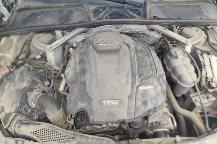 Used Audi A4L 2019 40 TFSI Fashion Edition China VI Emission Standard Engine Bay