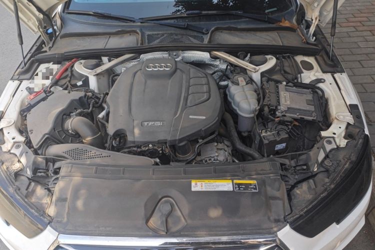 Used Audi A4L 2019 40 TFSI Ambition China VI Engine Bay