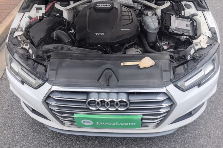 Used Audi A4L 2019 40 TFSI Fashion Edition China VI Emission Standard Engine Bay