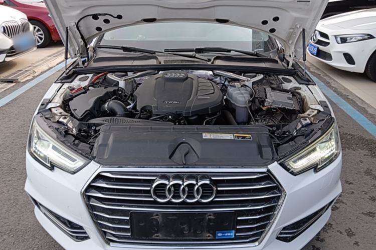 Used Audi A4L 2019 40 TFSI Ambition China VI Engine Bay