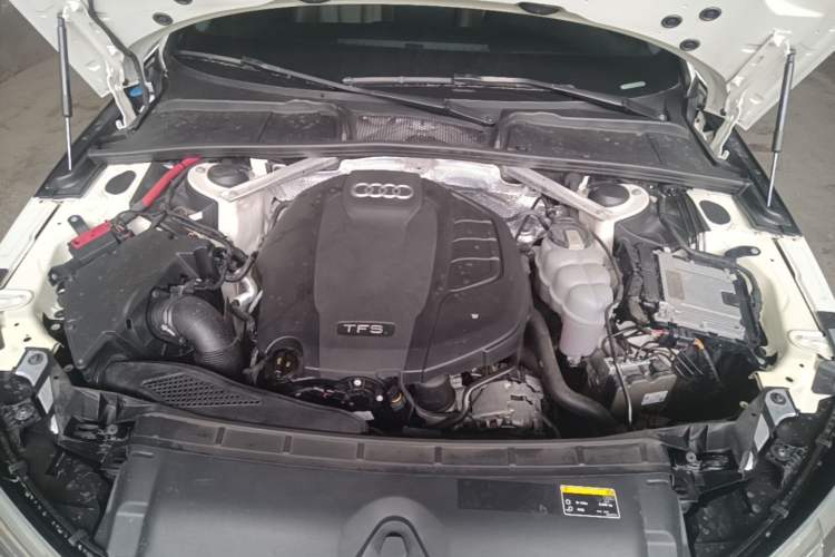 Used Audi A4L 2019 40 TFSI Ambition China VI Engine Bay