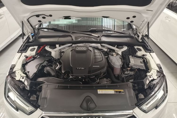 Used Audi A4L 2019 40 TFSI Ambition China VI Engine Bay