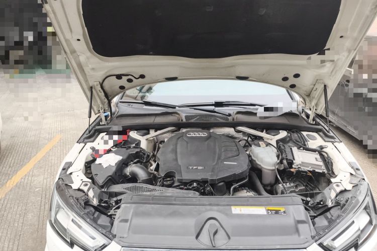 Used Audi A4L 2019 40 TFSI Fashion Edition China VI Emission Standard Engine Bay