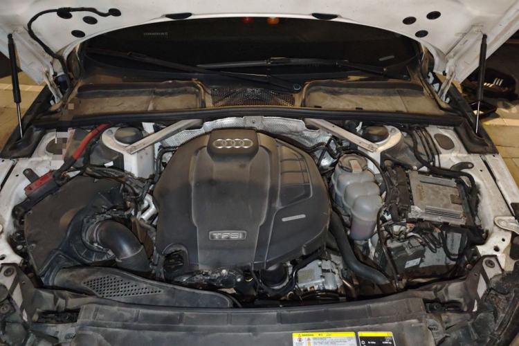 Used Audi A4L 2019 40 TFSI Ambition China VI Engine Bay