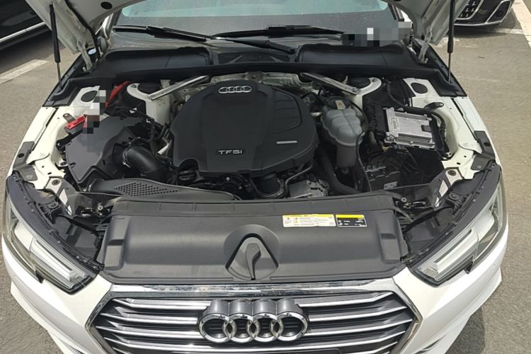 Used Audi A4L 2019 40 TFSI Ambition China VI Engine Bay