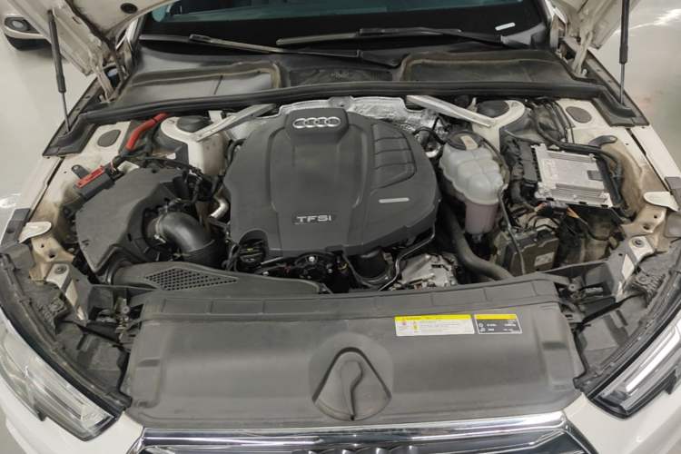 Used Audi A4L 2019 40 TFSI Ambition China VI Engine Bay
