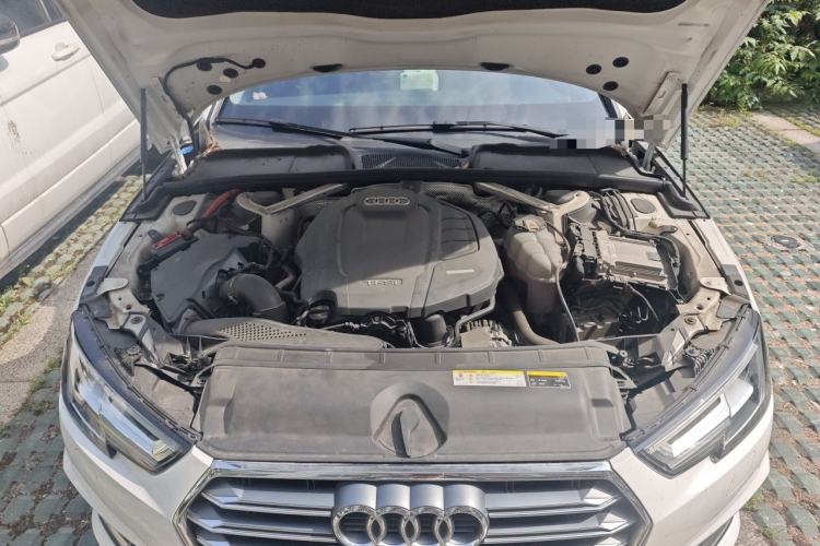 Used Audi A4L 2019 40 TFSI Fashion Edition China VI Emission Standard Engine Bay