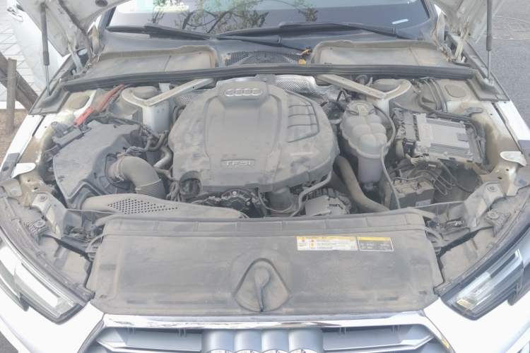 Used Audi A4L 2019 40 TFSI Fashion Edition China VI Emission Standard Engine Bay