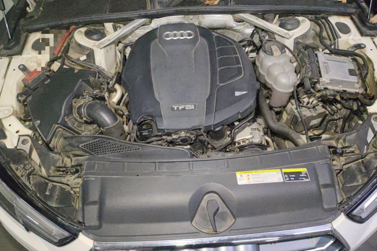 Used Audi A4L 2019 40 TFSI Fashion Edition China VI Emission Standard Engine Bay