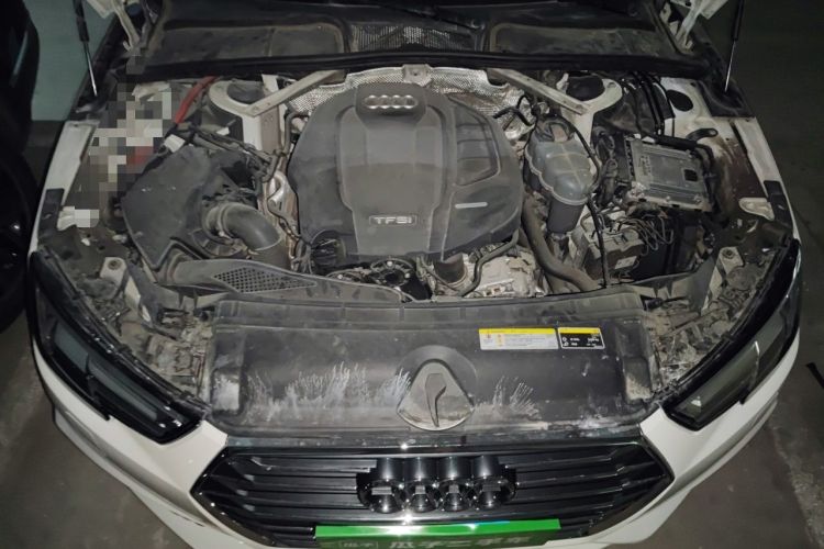 Used Audi A4L 2019 40 TFSI Fashion Edition China VI Emission Standard Engine Bay