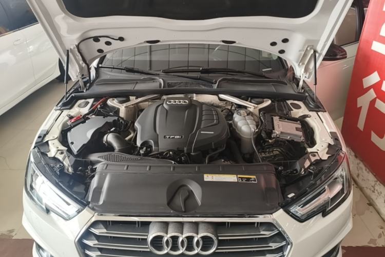 Used Audi A4L 2019 40 TFSI Fashion Edition China VI Emission Standard Engine Bay
