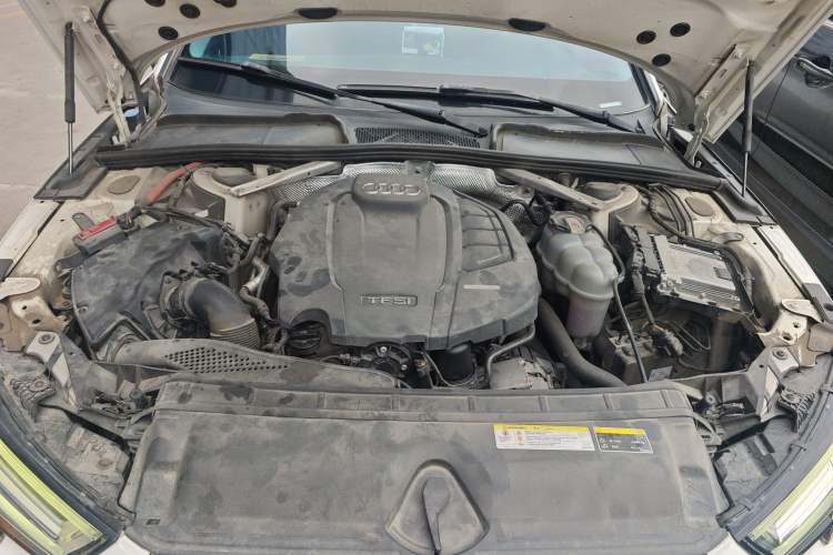 Used Audi A4L 2019 40 TFSI Ambition China VI Engine Bay