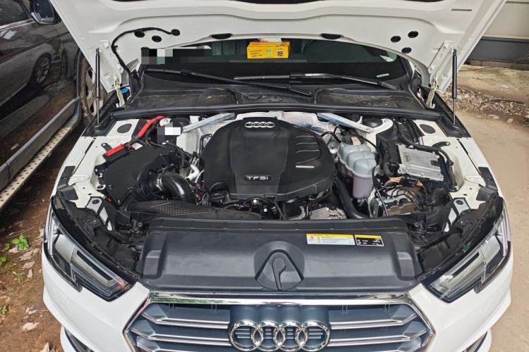 Used Audi A4L 2019 40 TFSI Fashion Edition China VI Emission Standard Engine Bay