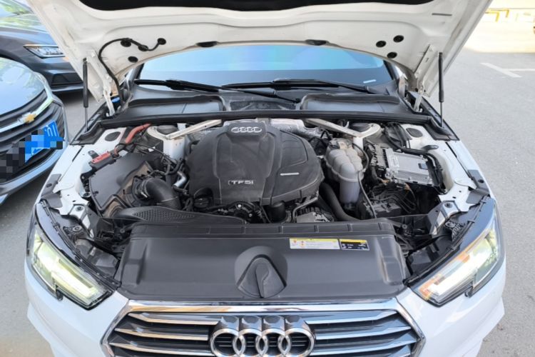Used Audi A4L 2019 40 TFSI Ambition China VI Engine Bay