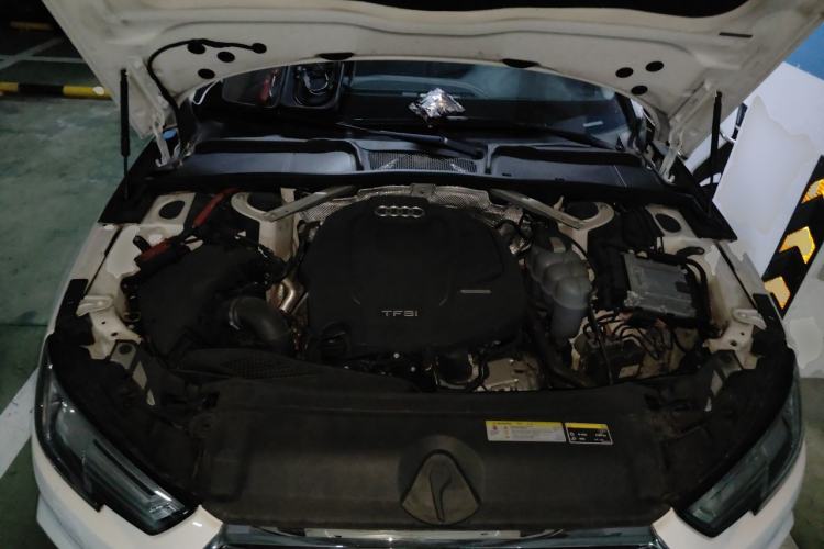 Used Audi A4L 2019 40 TFSI Ambition China VI Engine Bay