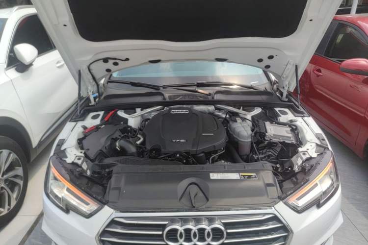 Used Audi A4L 2019 40 TFSI Ambition China VI Engine Bay