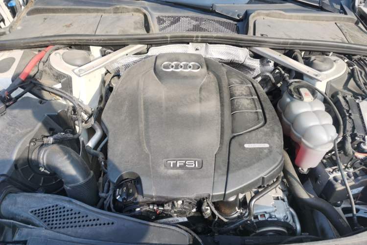 Used Audi A4L 2019 40 TFSI Ambition China VI Engine Bay
