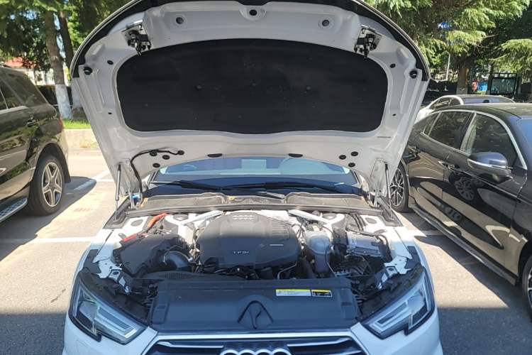 Used Audi A4L 2019 40 TFSI Ambition China VI Engine Bay