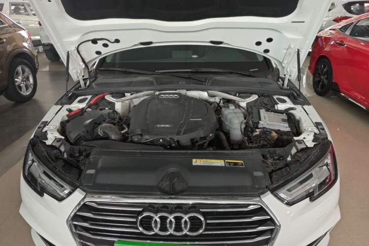 Used Audi A4L 2019 40 TFSI Ambition China VI Engine Bay