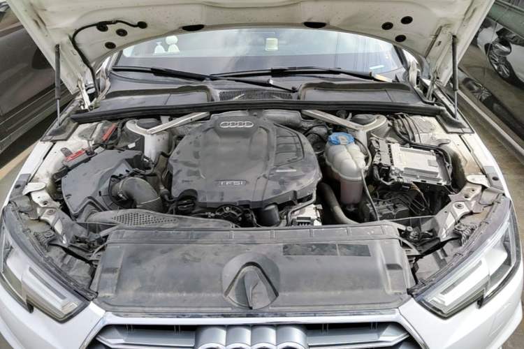 Used Audi A4L 2019 40 TFSI Fashion Version China V Engine Bay