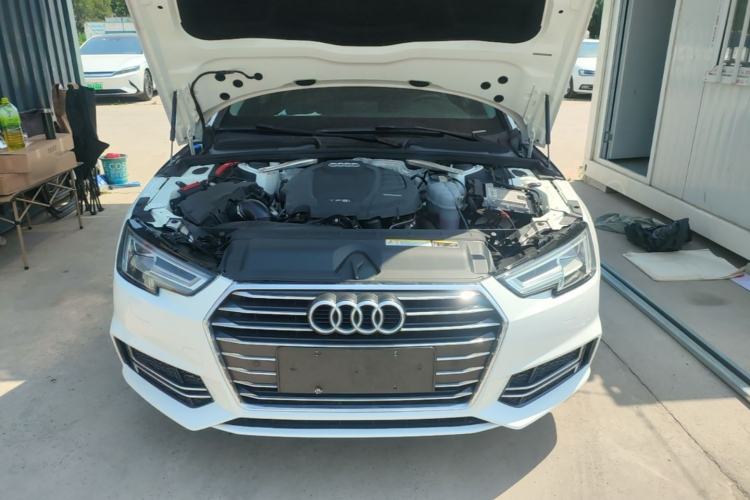 Used Audi A4L 2019 40 TFSI Ambition China VI Engine Bay