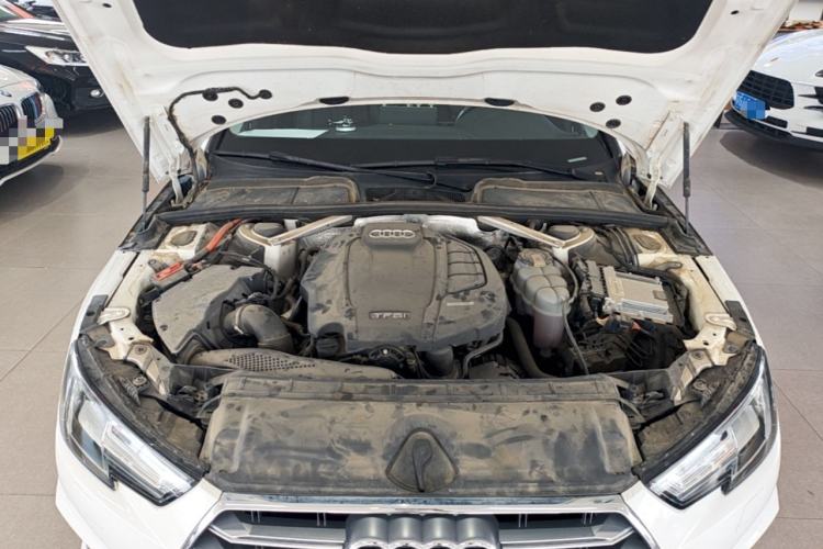 Used Audi A4L 2019 40 TFSI Fashion Edition China VI Emission Standard Engine Bay