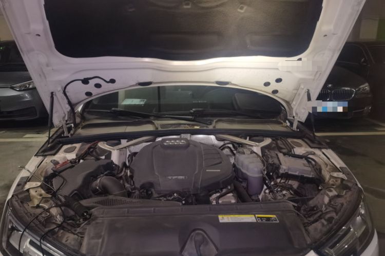 Used Audi A4L 2019 40 TFSI Fashion Edition China VI Emission Standard Engine Bay