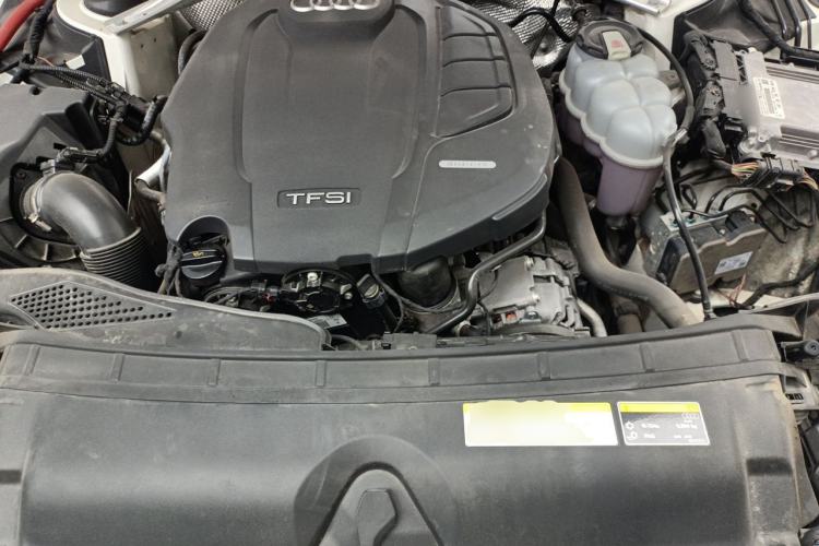 Used Audi A4L 2019 40 TFSI Ambition China VI Engine Bay