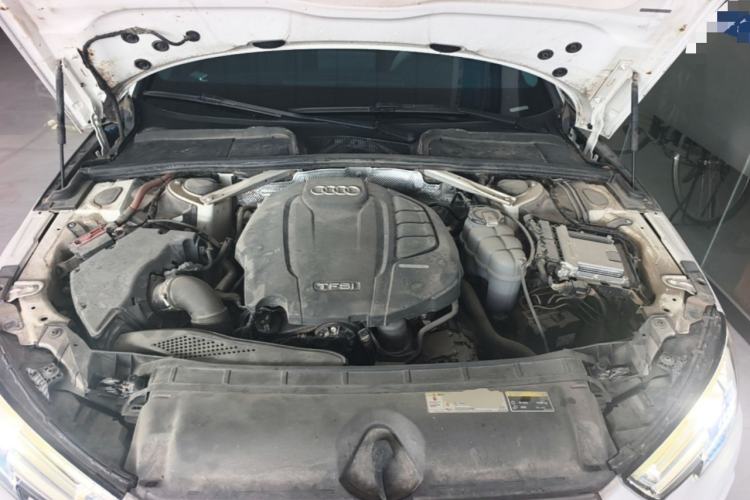 Used Audi A4L 2019 40 TFSI Fashion Edition China VI Emission Standard Engine Bay