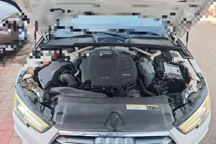 Used Audi A4L 2019 40 TFSI Fashion Edition China VI Emission Standard Engine Bay