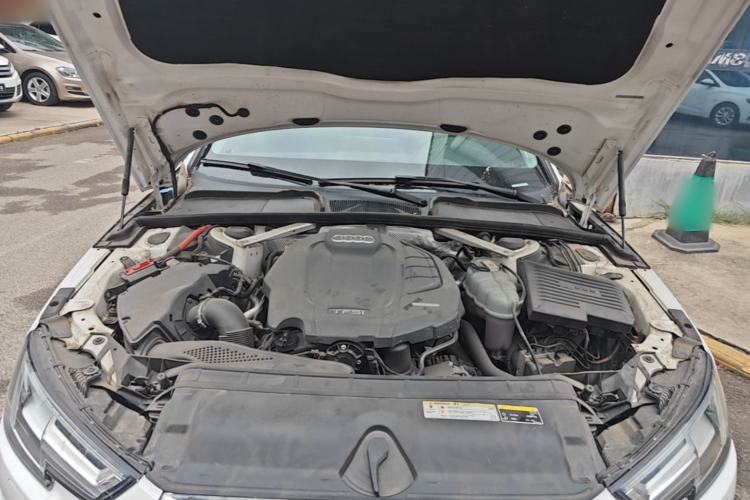 Used Audi A4L 2019 40 TFSI Fashion Edition China VI Emission Standard Engine Bay