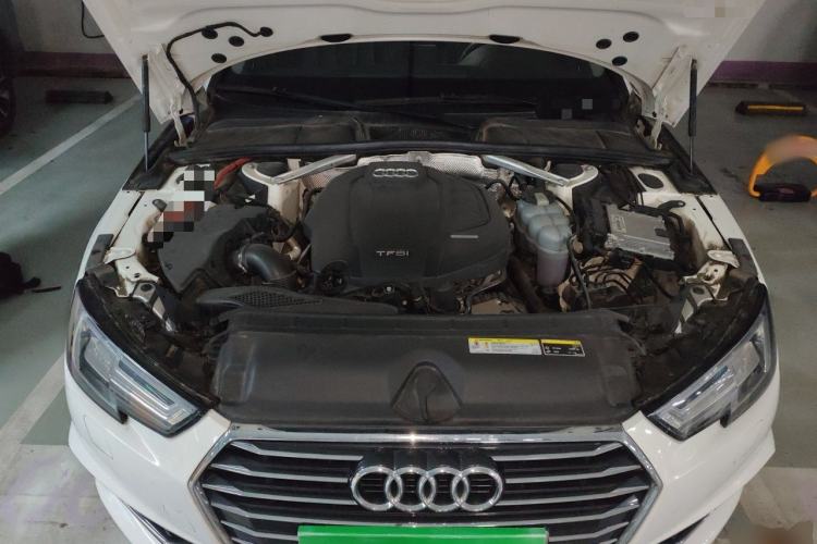 Used Audi A4L 2019 40 TFSI Ambition China VI Engine Bay