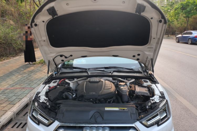 Used Audi A4L 2019 40 TFSI Fashion Edition China VI Emission Standard Engine Bay