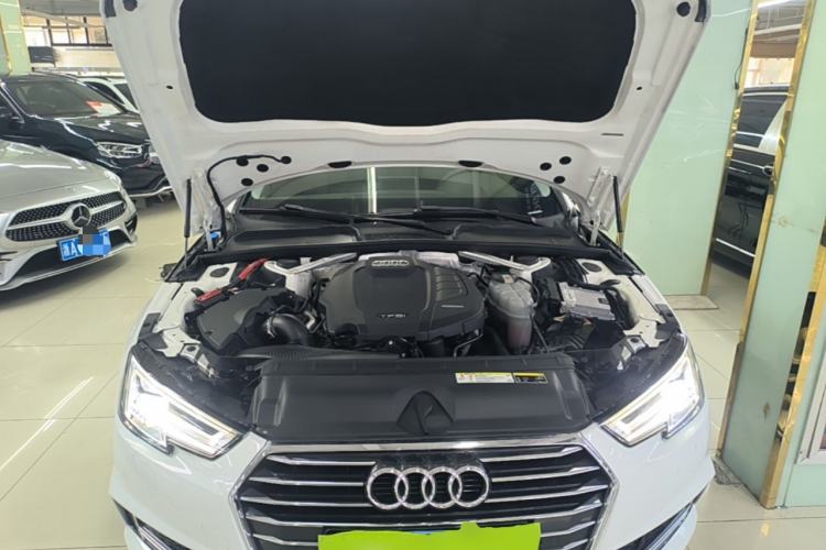 Used Audi A4L 2019 40 TFSI Ambition China VI Engine Bay