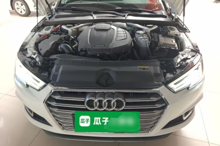 Used Audi A4L 2019 40 TFSI Fashion Edition China VI Emission Standard Engine Bay