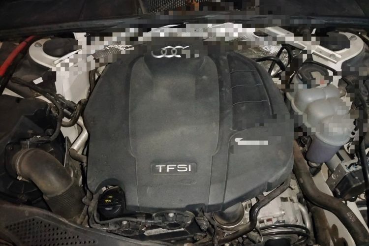 Used Audi A4L 2019 40 TFSI Fashion Edition China VI Emission Standard Engine Bay