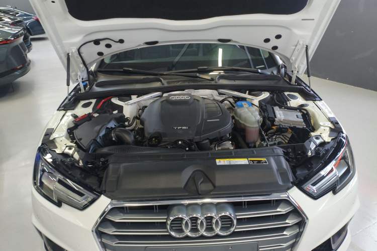 Used Audi A4L 2019 40 TFSI Fashion Version China V Engine Bay