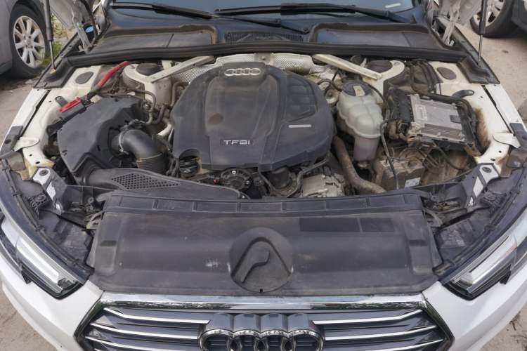Used Audi A4L 2019 40 TFSI Ambition China VI Engine Bay