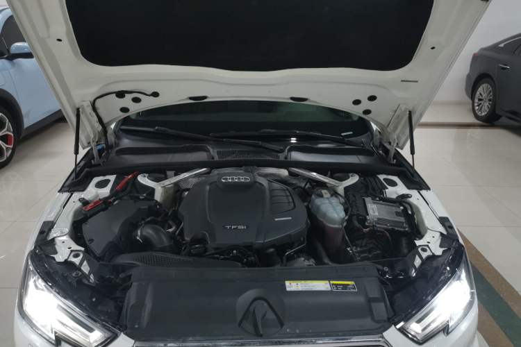 Used Audi A4L 2019 40 TFSI Ambition China VI Engine Bay