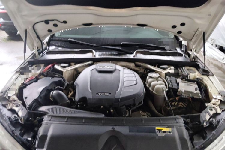 Used Audi A4L 2019 40 TFSI Fashion Edition China VI Emission Standard Engine Bay