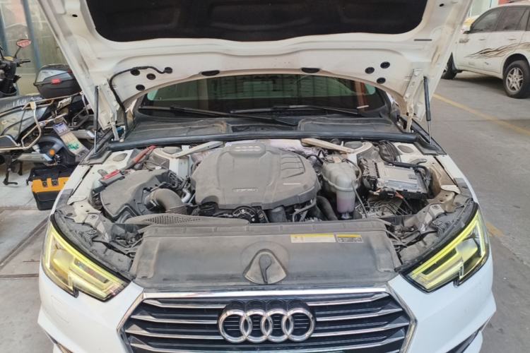 Used Audi A4L 2019 40 TFSI Ambition China VI Engine Bay