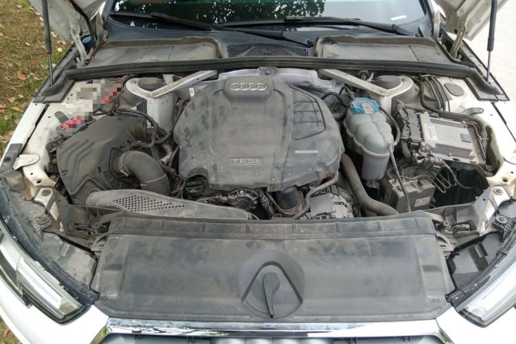 Used Audi A4L 2019 40 TFSI Fashion Edition China VI Emission Standard Engine Bay